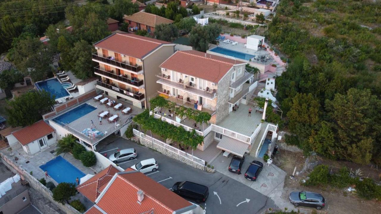 Apartments Dragisic Светі-Стефан Екстер'єр фото