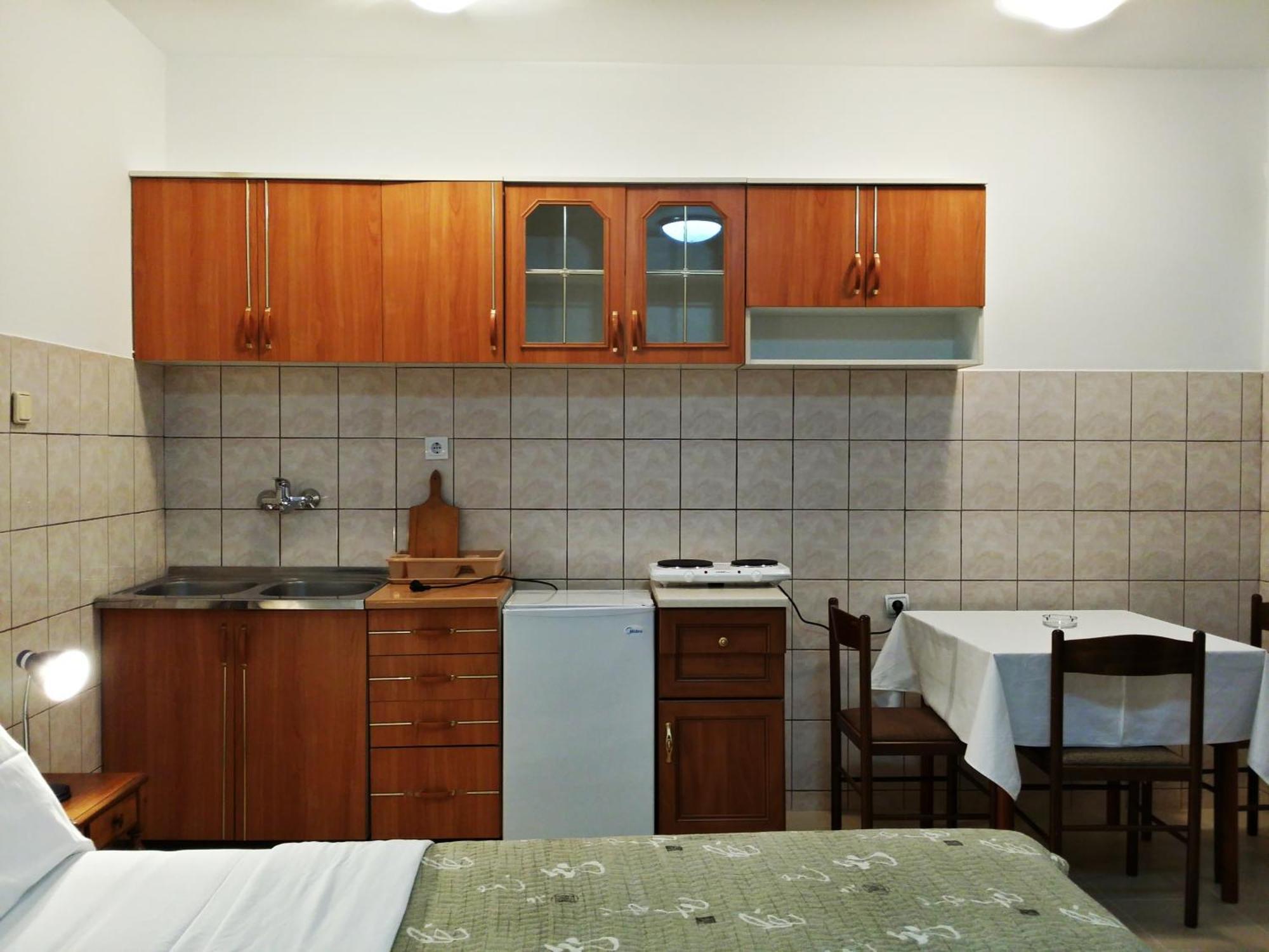 Apartments Dragisic Светі-Стефан Екстер'єр фото