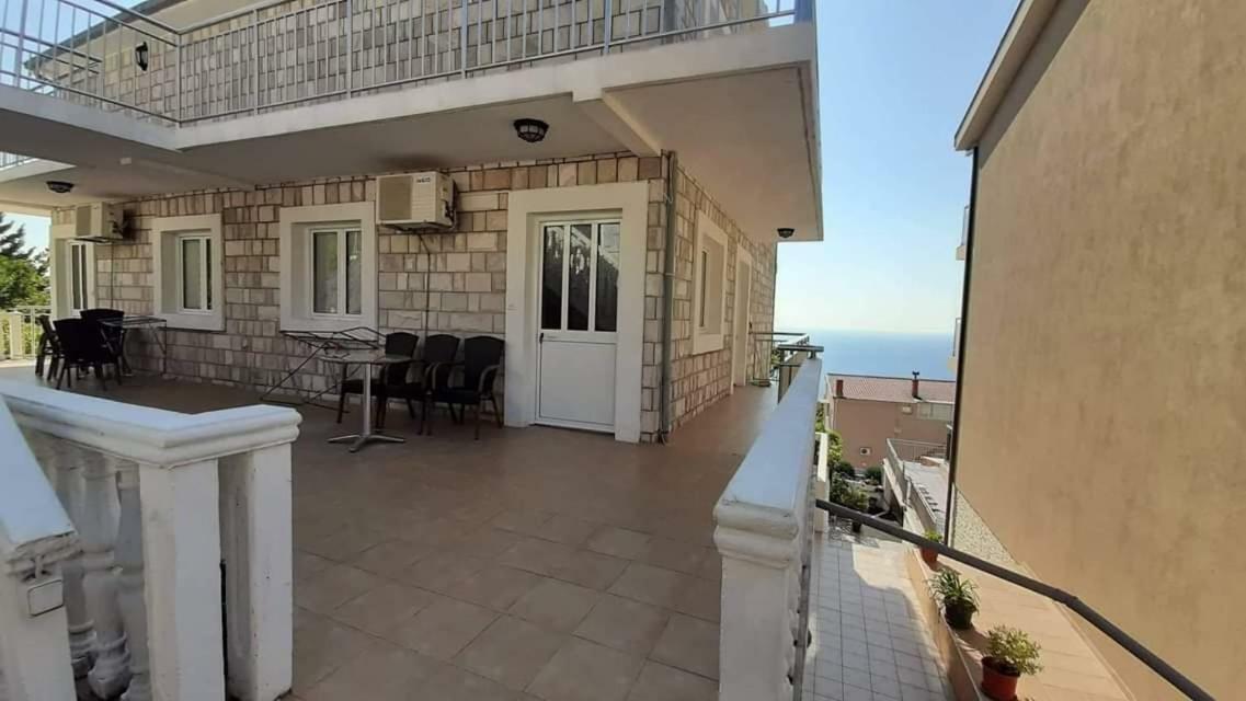 Apartments Dragisic Светі-Стефан Екстер'єр фото